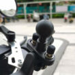 Kép 8/10 - FreedConn MC20W motorkerékpár-tartó, 15W-os induktív töltéssel, kormányra és tükör alá rögzíthető